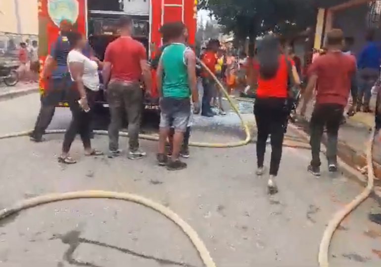 Sistema 911 coordina asistencia ante una explosión en un local comercial de La Vega