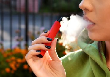 La FDA de EE.UU. autoriza comercialización de 4 cigarrillos electrónicos con mentol después de una extensa revisión científica