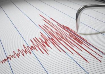 Un sismo de magnitud 7 sacude la costa sur de Perú y deja ocho heridos