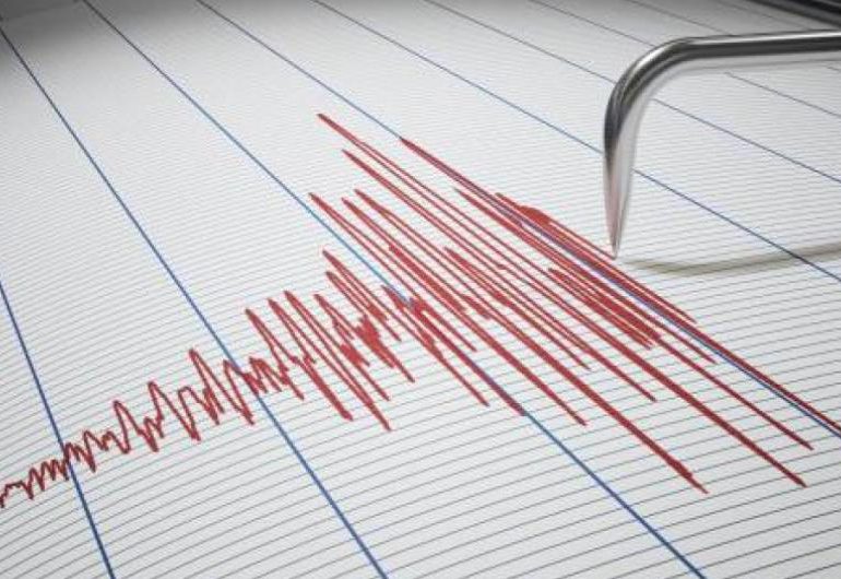 Un sismo de magnitud 7 sacude la costa sur de Perú y deja ocho heridos
