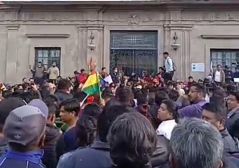 Presidente de Bolivia recibe apoyo del pueblo
