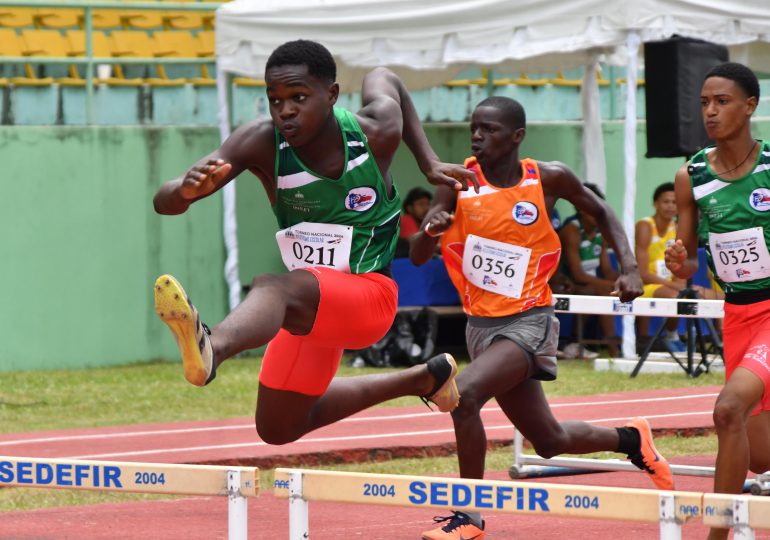 Monte Plata se impone en el Campeonato de Atletismo Escolar INEFI 2024, en Bayaguana