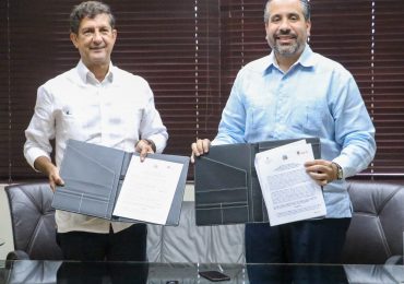 INEFI y Fundación Cibao FC firman convenio para fortalecer el fútbol escolar en la República Dominicana