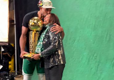 Madre de Al Horford celebra Triunfo de su hijo en la NBA