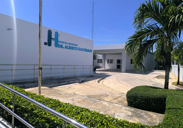 Avanzan trabajos de remodelación del Hospital Dr. Alberto Gautreaux en el municipio de Sánchez