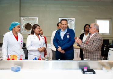 Ministro de Salud Pública, Víctor Atallah, visita instalaciones del Hemocentro Nacional