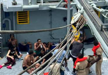 Armada de la República Dominicana rescata 17 personas en la costa norte