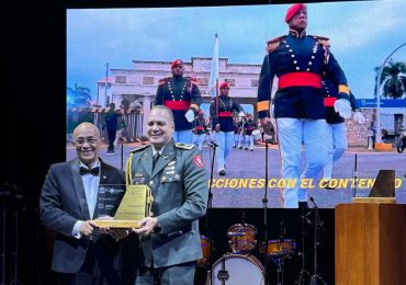 Ministerio de Defensa recibe primer lugar de la mejor estrategia omnicanal en los Premios Latam Digital 2024