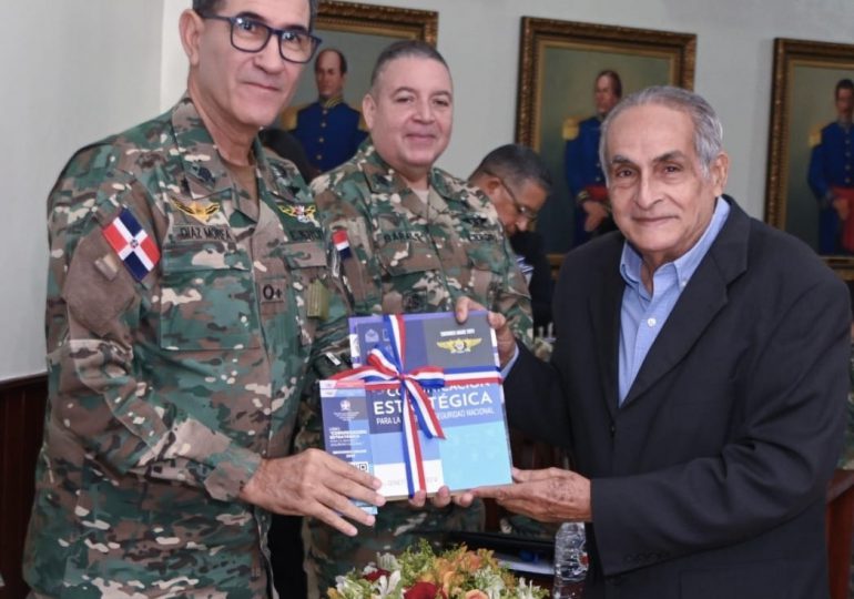 FF.AA. llevará libro "Comunicación Estratégica para la Defensa y Seguridad nacional" a Cumbre en Monterrey, México
