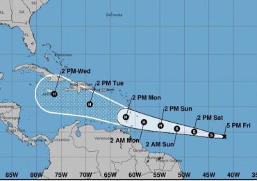 Depresión tropical podría pasar por RD convertida en huracán