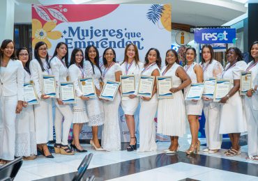 Mujeres Que Emprenden realiza evento "Liderazgo Femenino" y entrega de reconocimientos