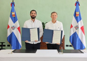 MIREX y MLB firman acuerdo de cooperación para servicios consulares dominicanos a jugadores extranjeros