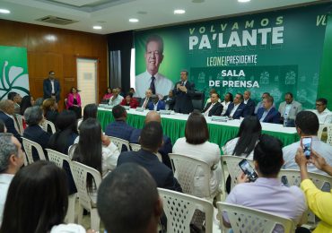 Leonel se reúne con candidatos a senadores y diputados de la FP en el pasado proceso electoral