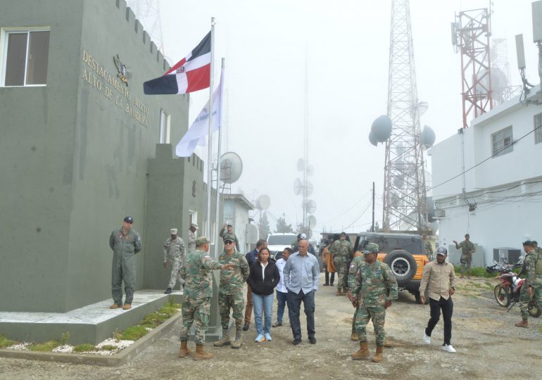 Ministro de Defensa inspecciona instalaciones del cuartel en Alto Bandera y supervisa el remozamiento de las antenas de telecomunicaciones