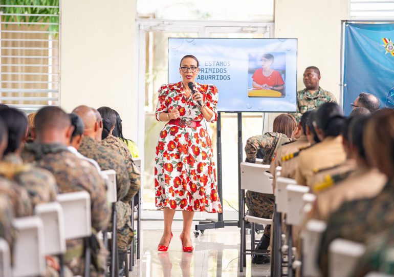 Dra Alexandra Hichez dicta charla sobre salud mental en ADEOERD