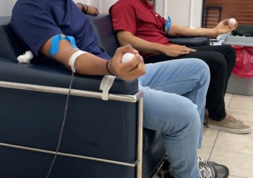 Cruz Roja recolecta sangre en EDESUR Dominicana