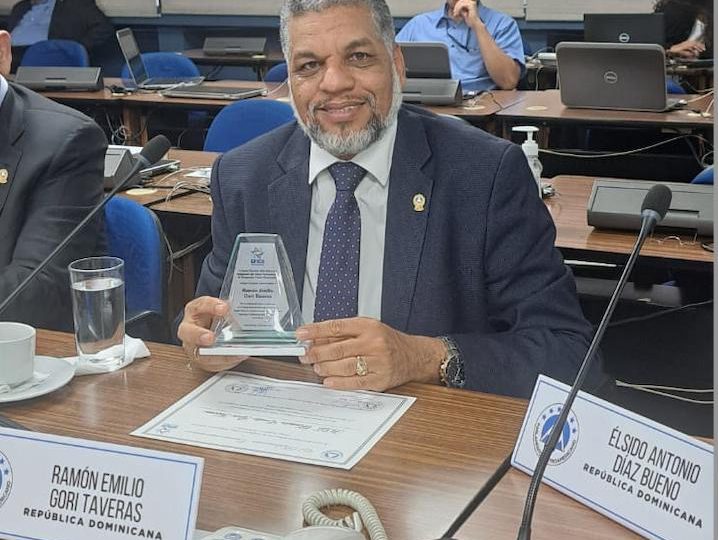 Grupo parlamentario PARLACEN reconoce al diputado dominicano Ramón Emilio Goris