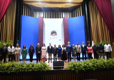 Estudiantes de Azua y del Distrito Nacional ganan en la séptima edición del concurso Me Gradúo con el TCRD