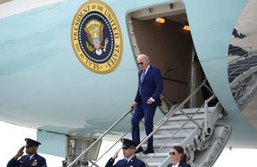 Biden llega a Atlanta en el Air Force One para el primer debate con Trump