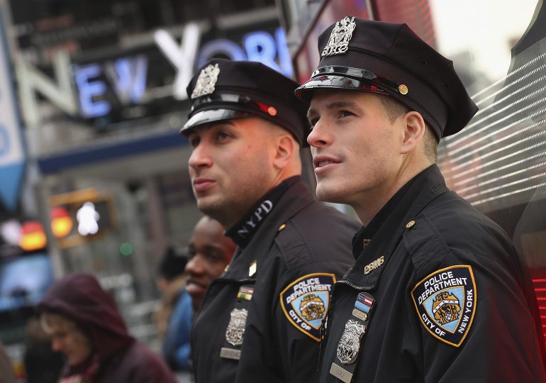 Policía de NY prohíbe las barbas a todos sus oficiales a partir de este mes