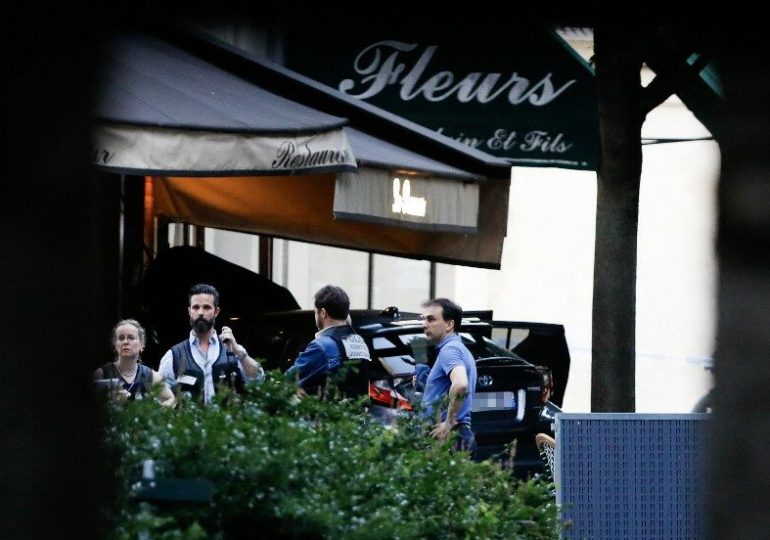 Un auto embiste la terraza de un restaurante en París y deja un muerto y seis heridos