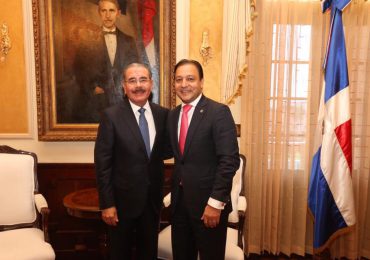 Abel Martínez apoya a Danilo Medina para continuar como presidente del partido