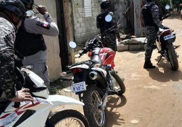 Autoridades desmantelan puntos de venta de droga y detienen a dos hombres en Monte Plata