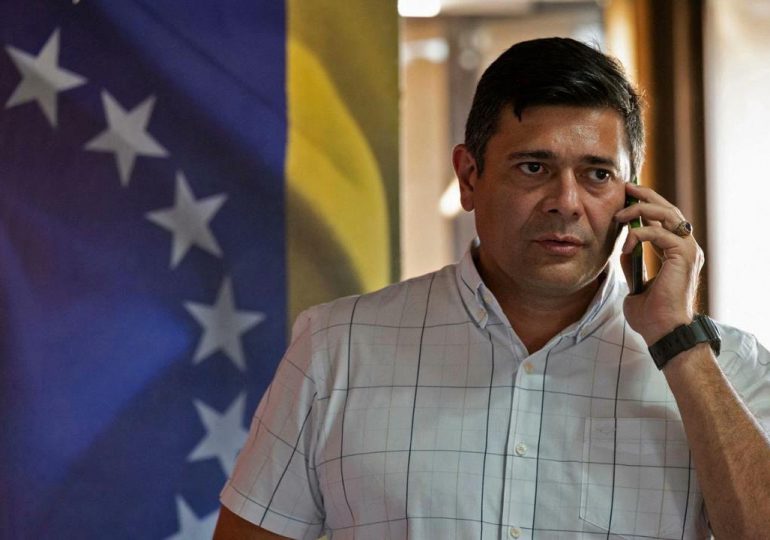 "Funcionarios encapuchados" detienen al exdiputado venezolano Freddy Superlano