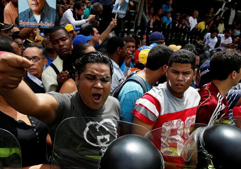 Protestas en Venezuela dejan cuatro muertos y convocan nuevas marchas contra Maduro
