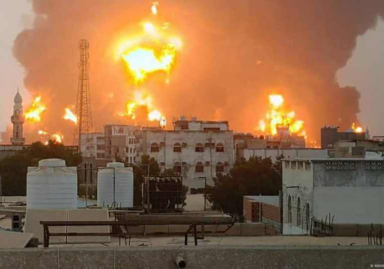 Israel bombardeó un puerto controlado por los hutíes en Yemen