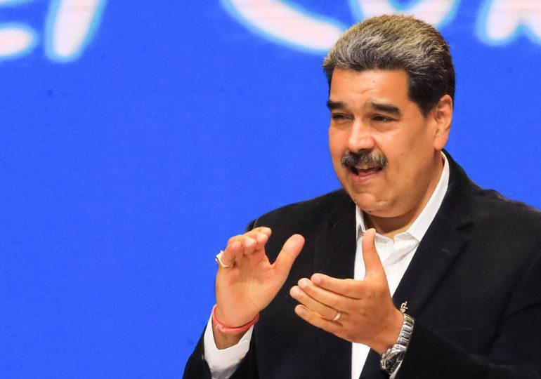 Maduro agradece reelección y llama "demonios" a miembros de la oposición