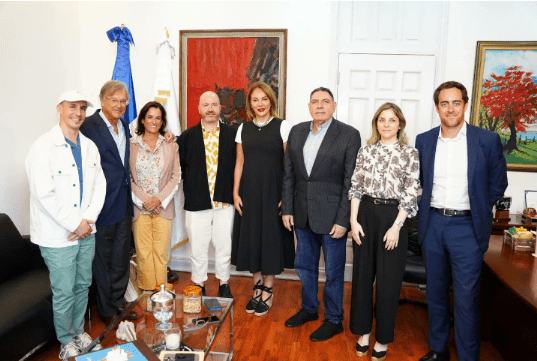 Director del Museo Reina Sofía de Madrid visita RD para promover colaboración artística