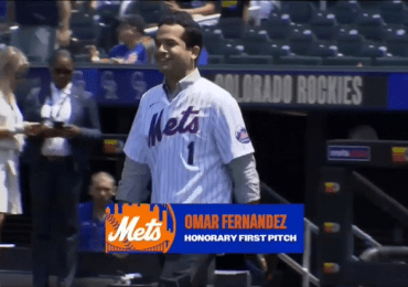 ¡Senador de Grandes Ligas¡ Omar Fernández lanza primera bola en el Citi Field de NY