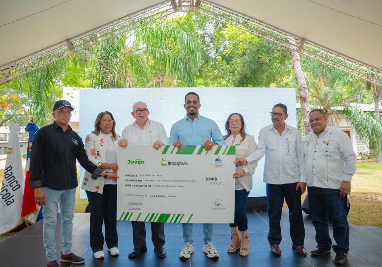 Juventud y Bagrícola entregan RD$63,000,000 millones de pesos para emprendimientos agropecuarios