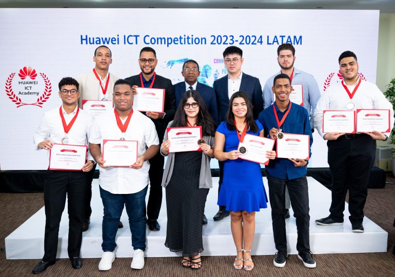 Huawei y MESCyT reconocen a estudiantes por su participación en ICT Competition 2023-2024