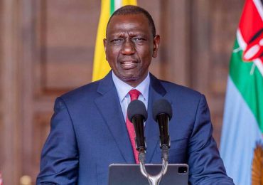 Tras destituir a funcionarios, presidente de Kenia anuncia nuevo Gabinete  