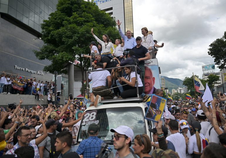 La Casa Blanca dice es  "inaceptable" la represión en Venezuela  manifestantes