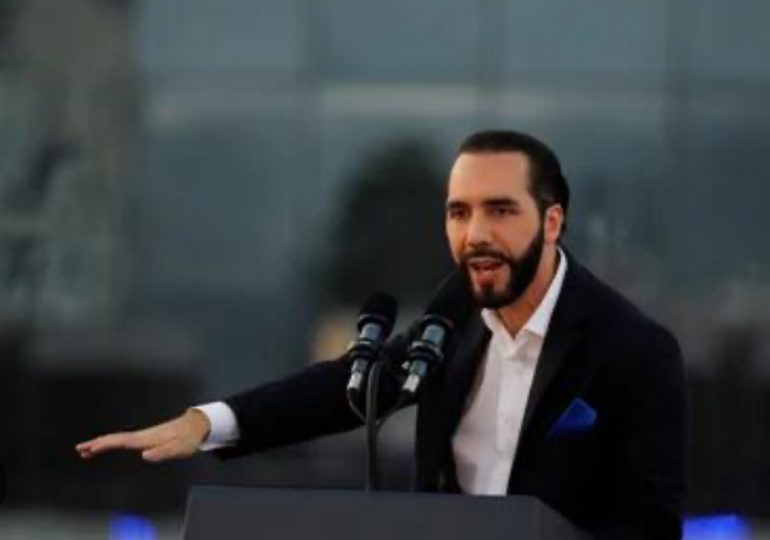 Nayib Bukele investiga a supermercados por alzas de precios en El Salvador