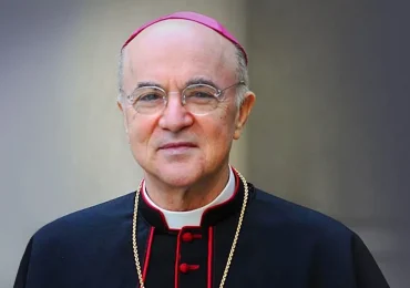 El Vaticano excomulga a un arzobispo ultraconservador italiano por rechazar la autoridad del papa