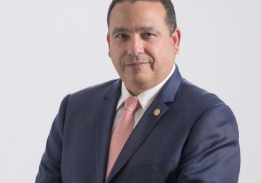 Juan Manuel Ureña asume presidencia del consejo de administración del Banco Ademi