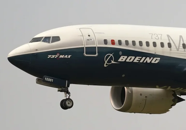 Ordenan inspeccionar generadores de oxígeno de más de 2.600 Boeing 737 en EE.UU.
