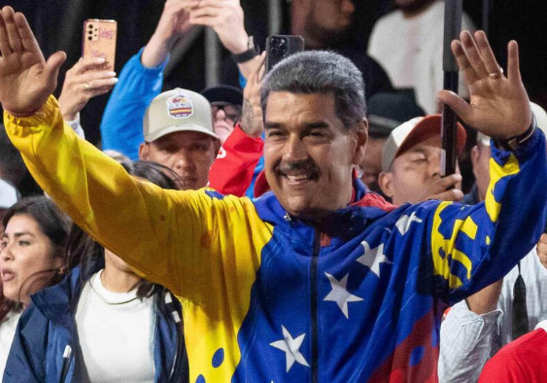 Redes Sociales retiran verificación de las cuentas de Nicolás Maduro