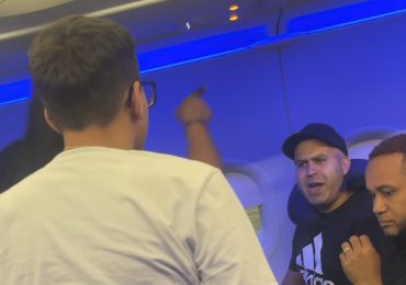 Se arma discusión entre dominicana y otro pasajero de JetBlue
