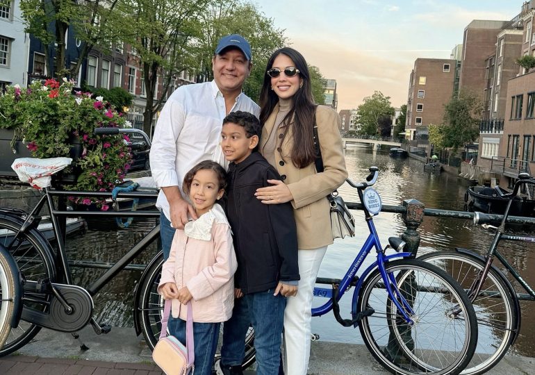 Abel Martínez disfruta de sus vacaciones familiares