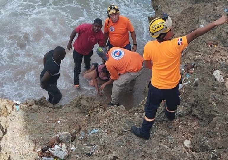 Rescatan joven que se lanzó al mar Caribe