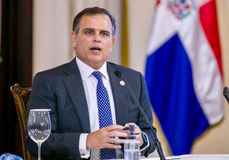 Ministro de Hacienda Jochi Vicente destaca la baja percepción de riesgo país en República Dominicana