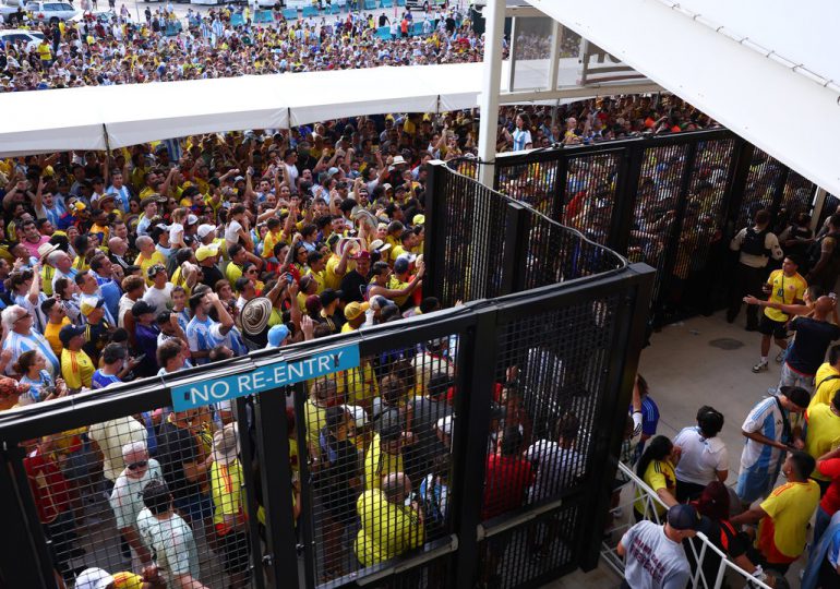 La final Argentina-Colombia se postergó media hora por incidentes afuera del estadio
