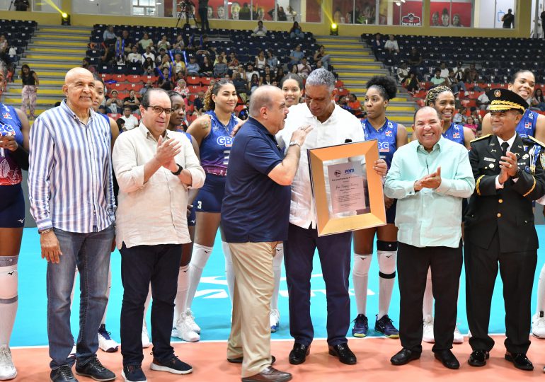 Federación Voleibol reconoce al ministro de Interior y Policía por respaldo al deporte y a la juventud