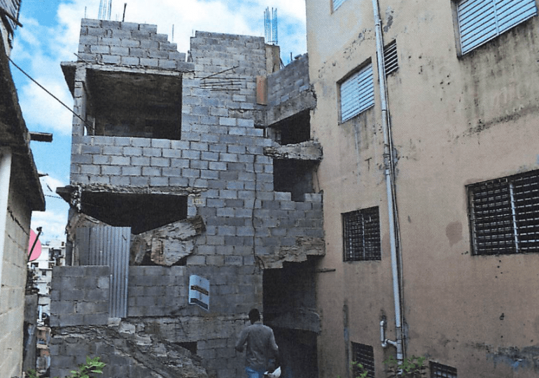 Edificio ubicado en Herrera está construido al borde del terreno y podría derrumbarse