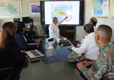 Comité de Emergencias de Medio Ambiente adopta medidas ante lluvias por el paso del huracán Beryl
